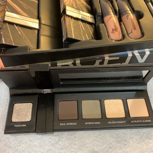 Sephora Divergent Multipiece Collectors Makeup Kit - Picture 10 of 16